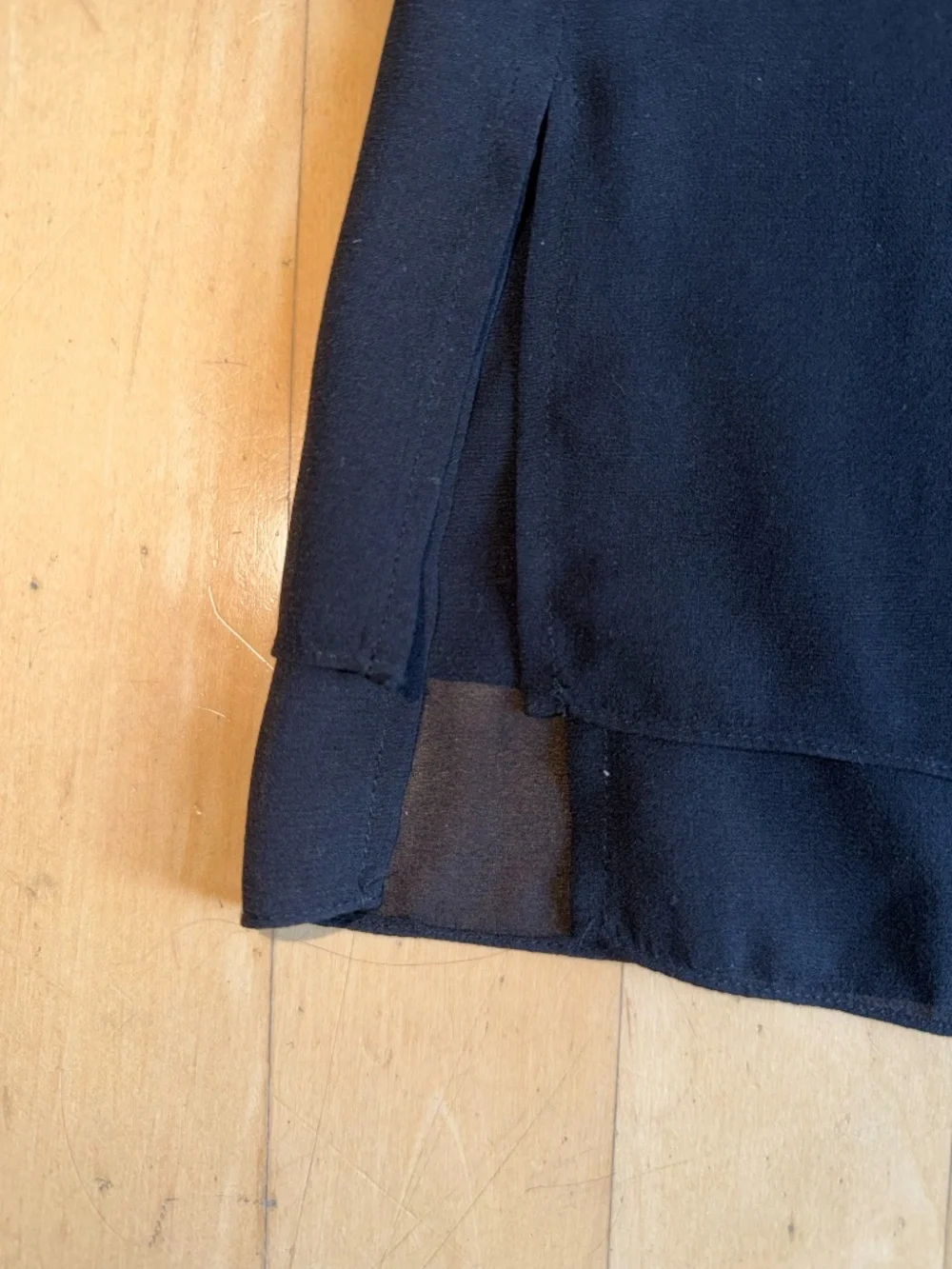 VINCE Black silk scoop tank, L, CB2761 - Picture 4 of 4